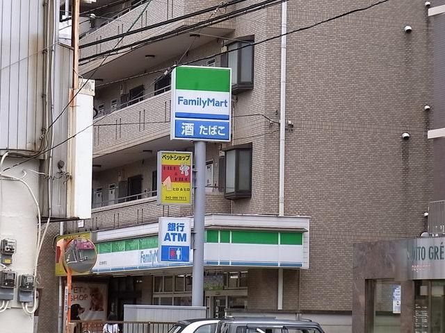 コンビニ　ファミリーマート（コンビニ）まで100m