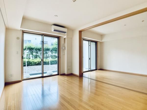 居室・リビング　写真は同タイプ住居です。