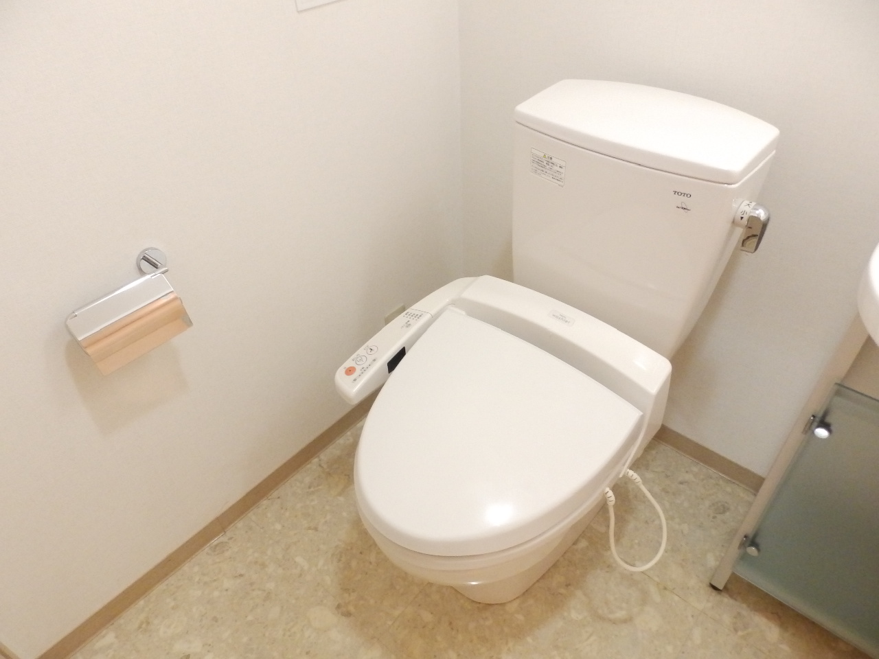 トイレ　ウォシュレット付き