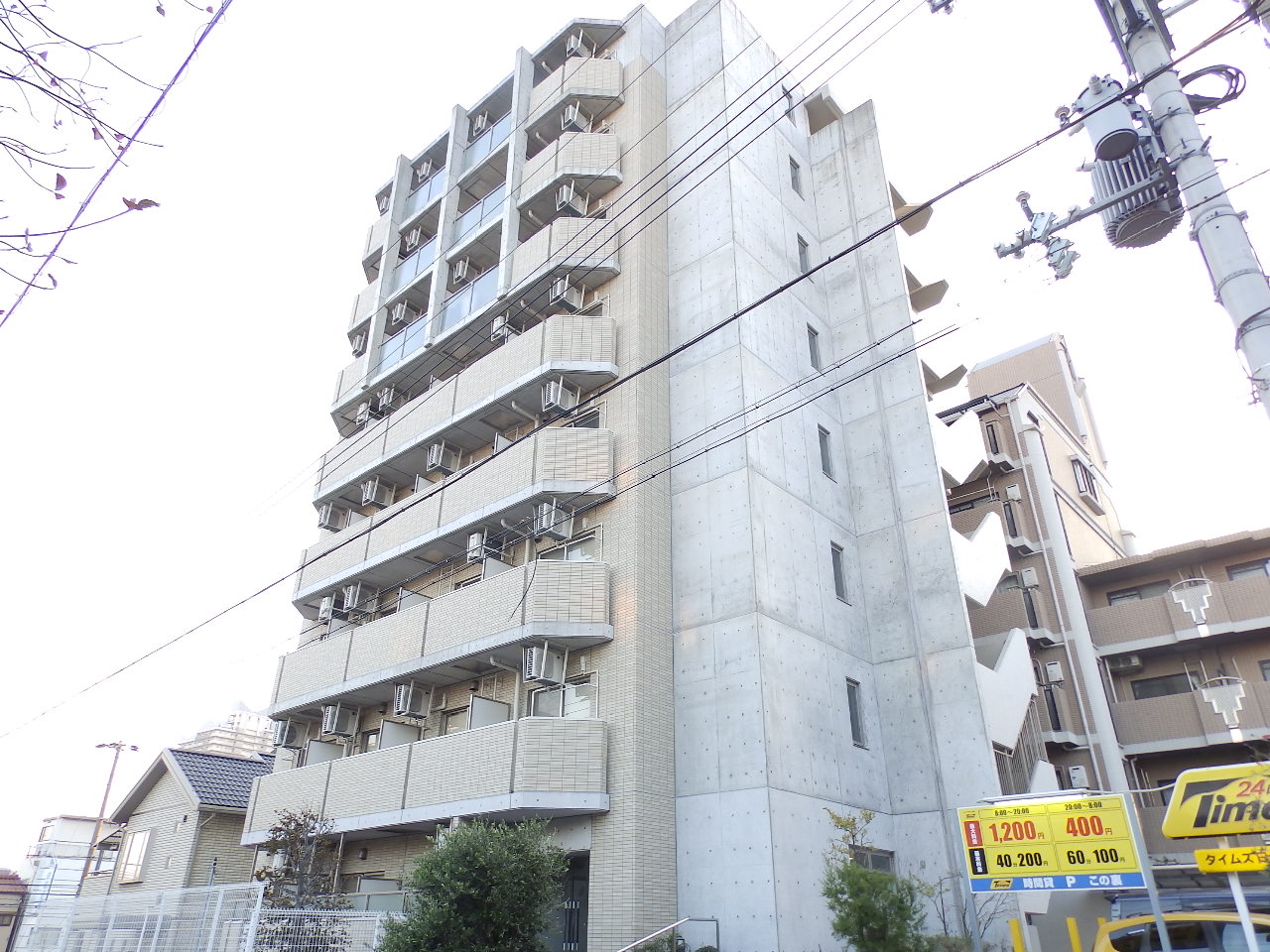 建物外観　築浅で綺麗なマンションです