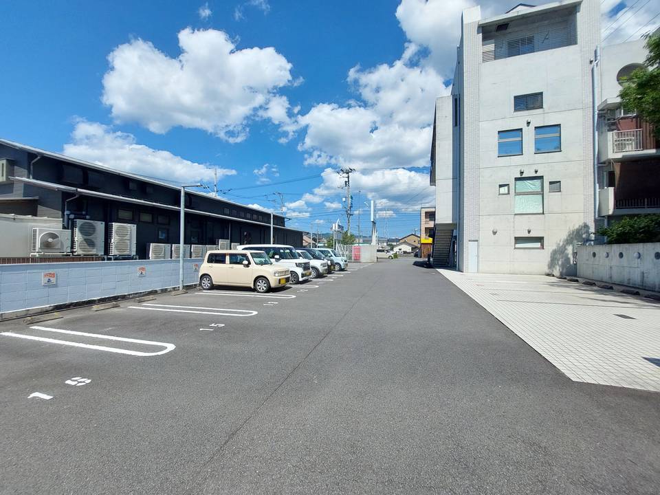 駐車場　駐車場