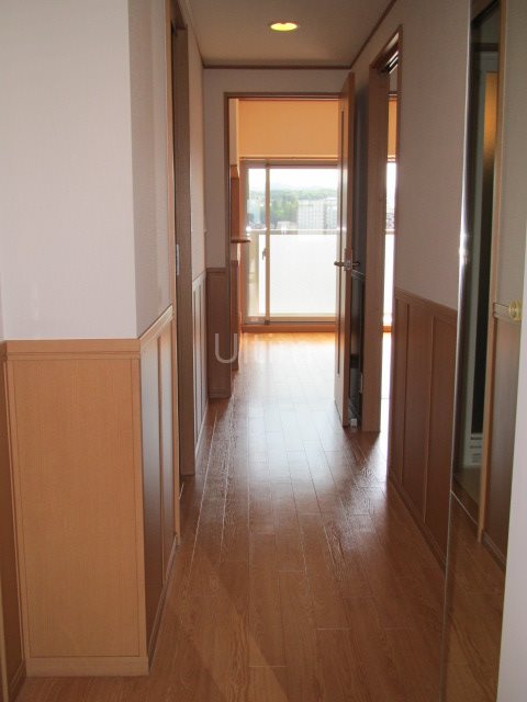 玄関　別部屋のお写真です。ご参考までに！