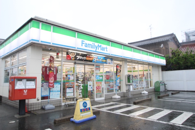 コンビニ　ファミリーマート　城町店（コンビニ）まで400m