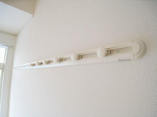 その他設備　壁掛けハンガーレール付き