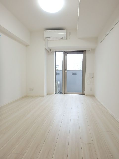 居室・リビング　ホワイトフローリングの明るいお部屋です！