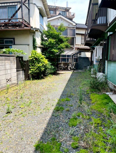 駐車場　敷地内駐車場月額18000円です。