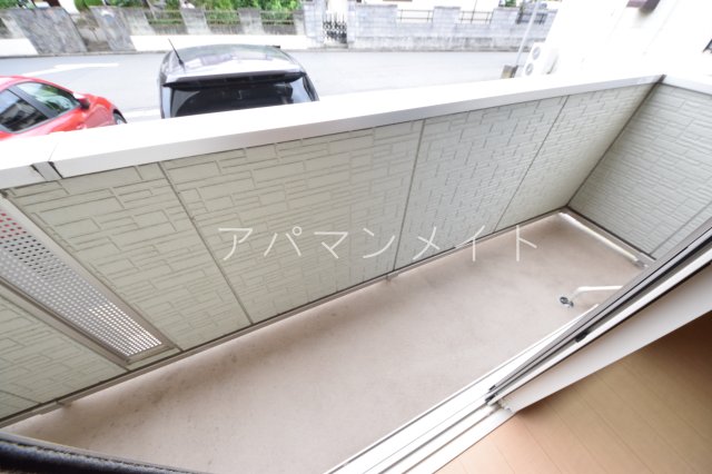 バルコニー　暖かな日差しのふりそそぐバルコニー