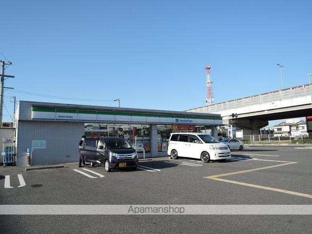 コンビニ　ファミリーマート（コンビニ）まで278m