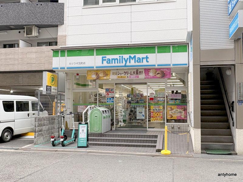 コンビニ　ファミリーマート カツラギ瓦町店（コンビニ）まで157m