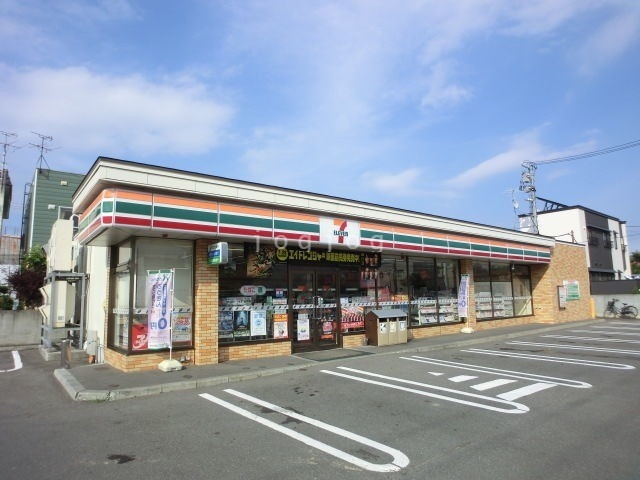 コンビニ　セブンイレブン札幌伏古8条店（コンビニ）まで657m
