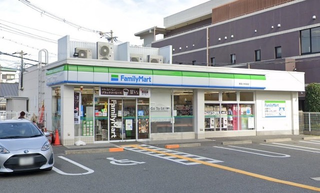 コンビニ　ファミリーマート　新高小学校前（コンビニ）まで335m