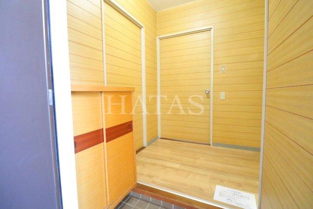 玄関　同物件別部屋です。