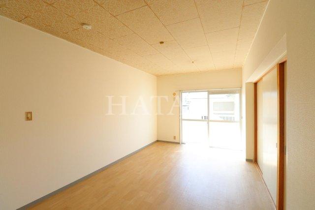 居室・リビング　同物件別部屋です。