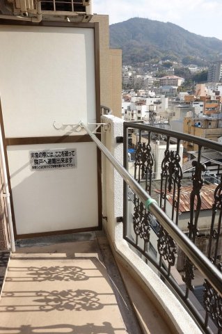 バルコニー　南向きで洗濯物もよく乾くバルコニーです♪