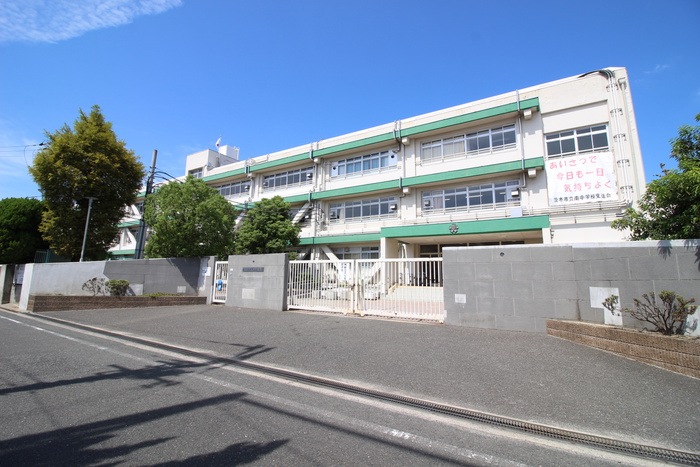 中学校　南中学校（中学校）まで100m