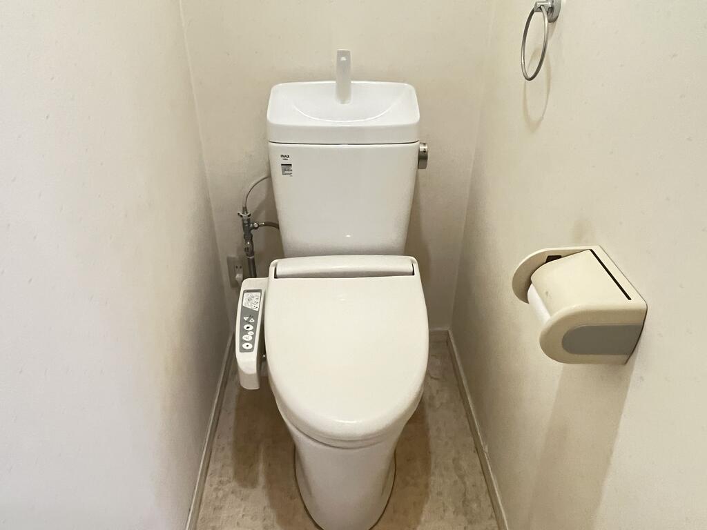トイレ　ウォシュレット付き