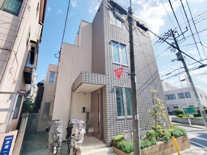 建物外観　オートロック付で安心です♪