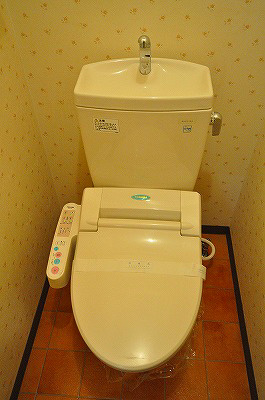 トイレ　温水洗浄便座付き