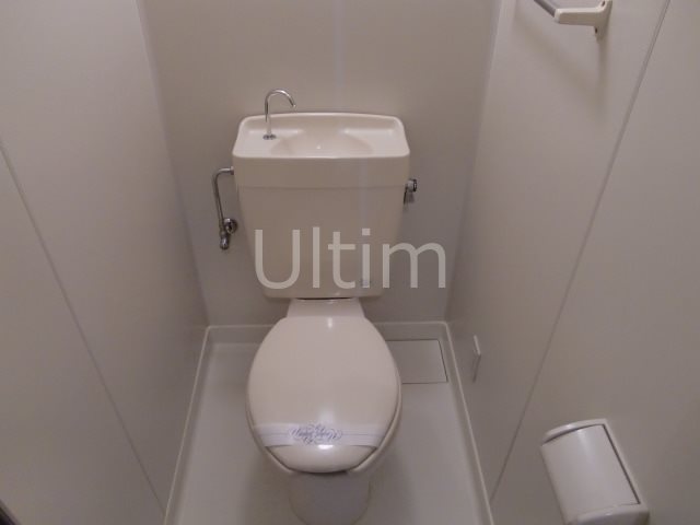 トイレ　違うお部屋の写真です。ご参考までに