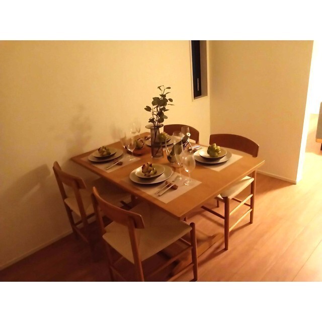 居室・リビング　家具と調度品等に関しては実際の賃貸住宅には含まれません