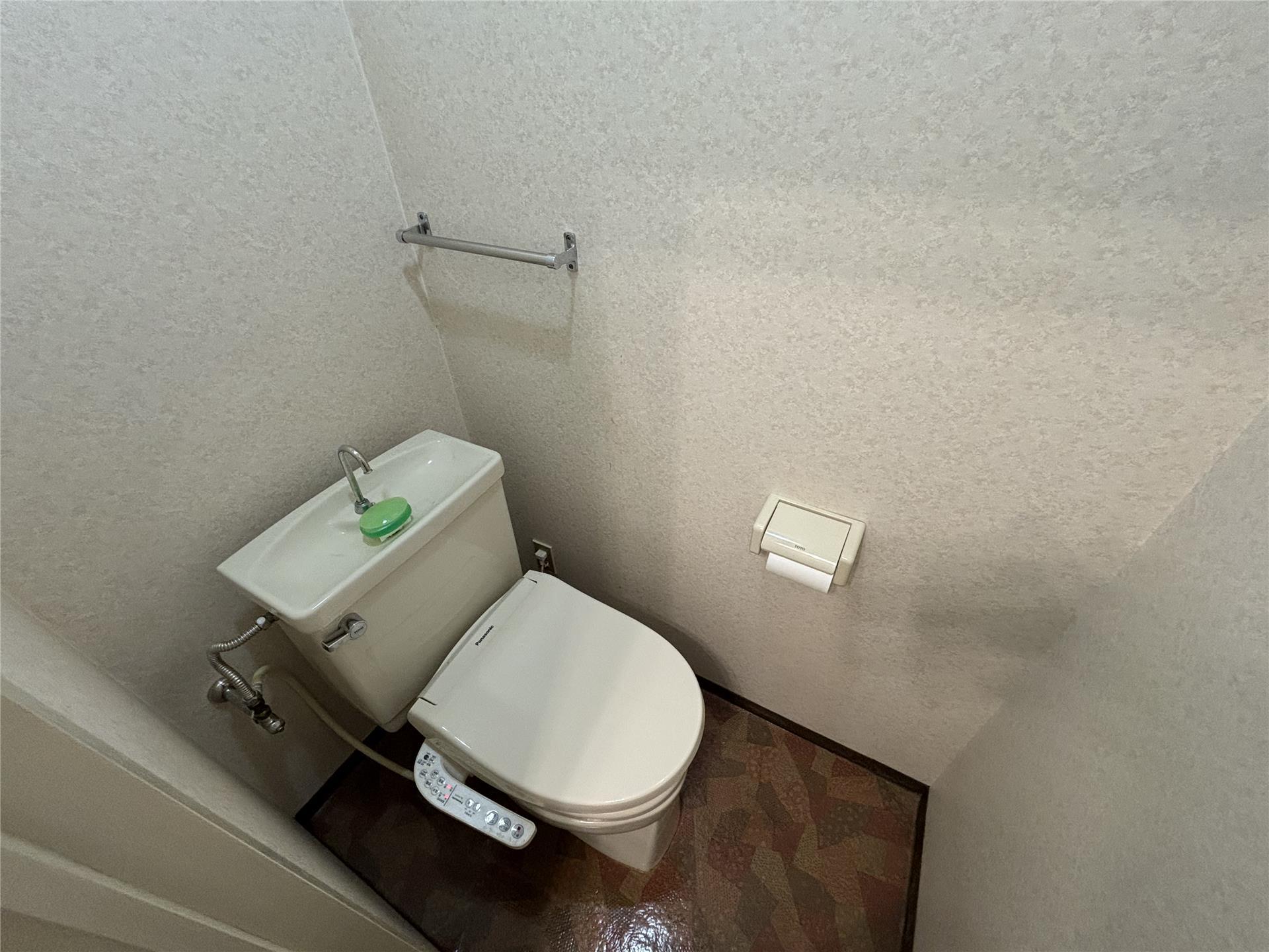 トイレ　ウォシュレット付の洋式トイレです♪
