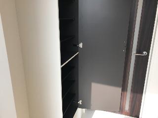 玄関　靴箱