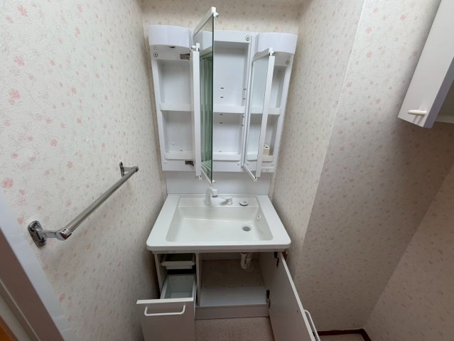 洗面設備　アイワポレール城見 リフォーム前