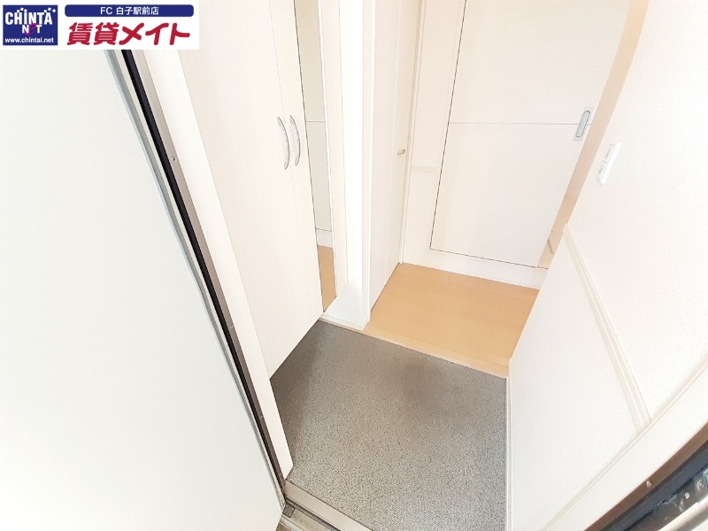 玄関　同施工会社の参考画像です