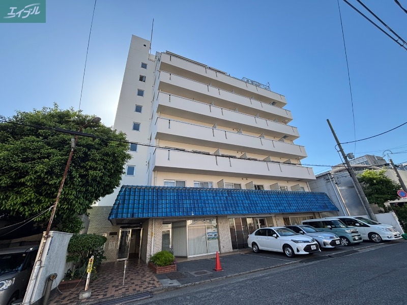 建物外観　９階建て分譲マンション