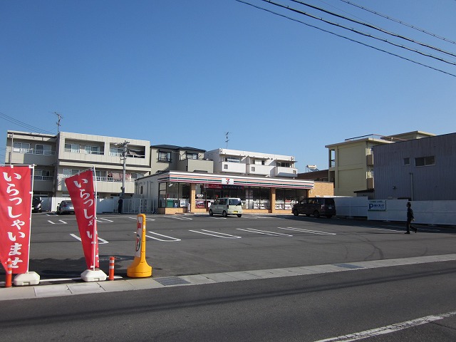 コンビニ　セブンイレブン四日市城東町店（コンビニ）まで252m