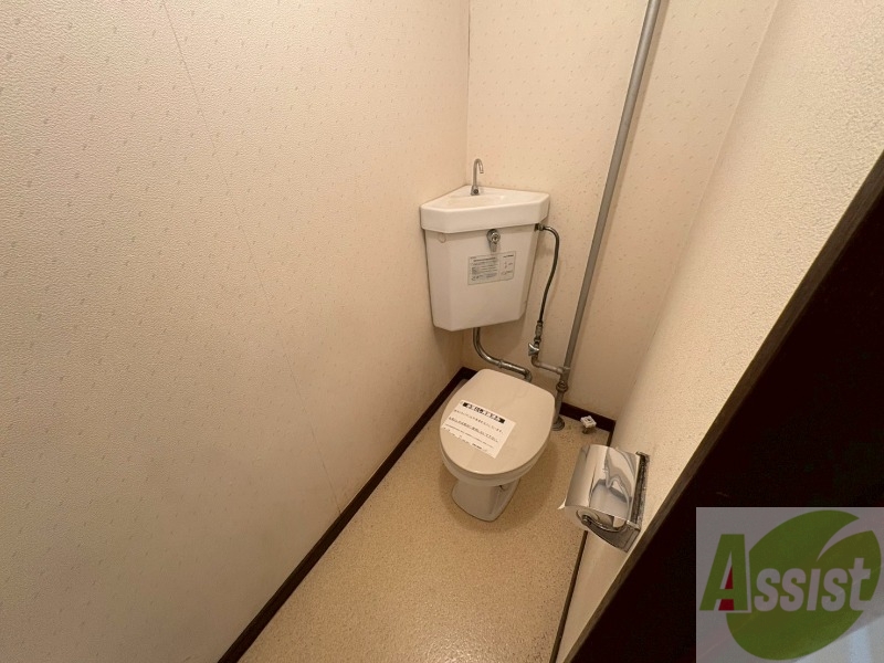 トイレ　こちらはトイレです。清潔感があり、安心して使用できます。
