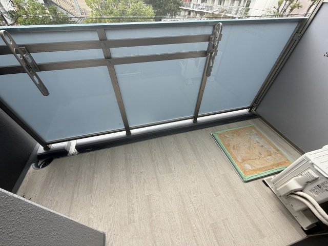 バルコニー　バルコニーからの眺めを楽しみながら食事をしませんか