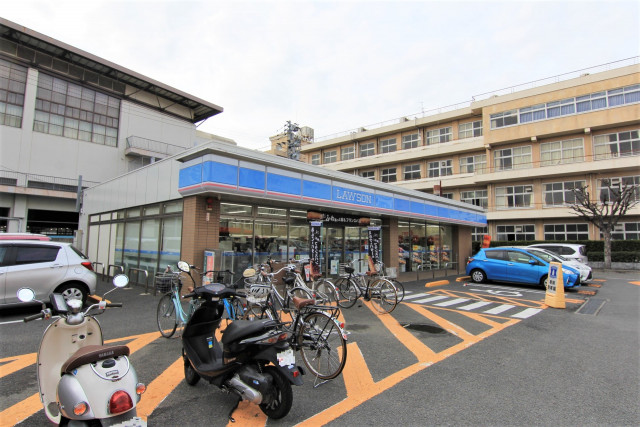 コンビニ　ローソン　松山湊町七丁目店（コンビニ）まで300m