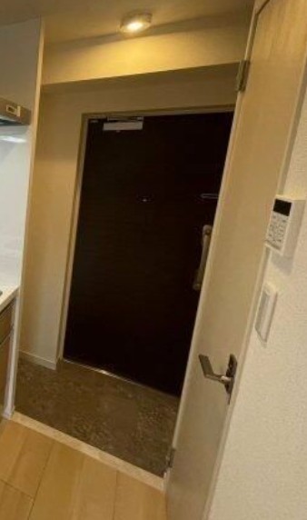 玄関　※別部屋参考写真