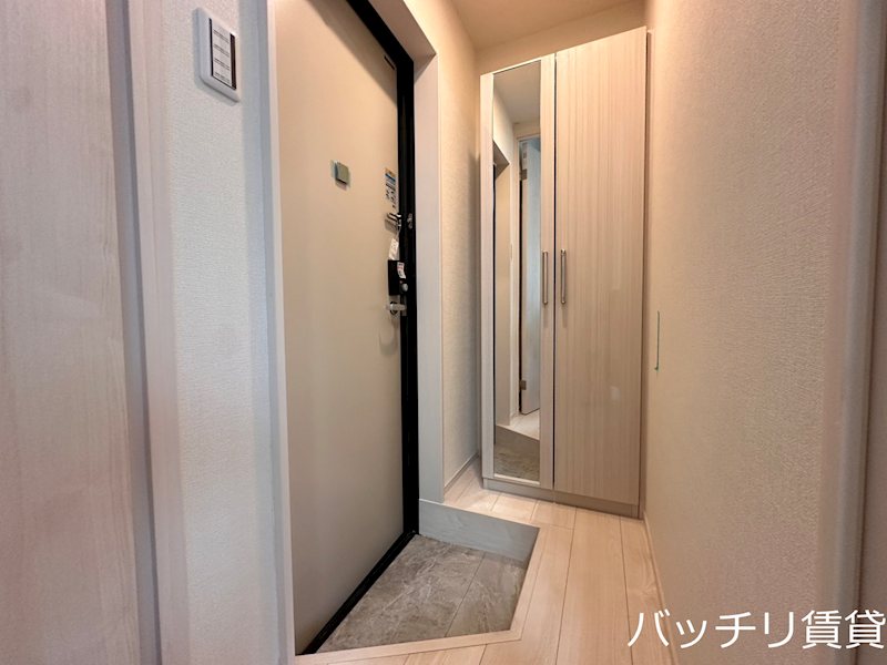玄関　※同型タイプの為、現状を優先いたします