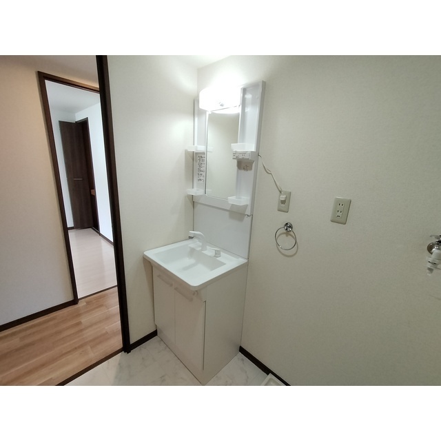 洗面設備　※別部屋の参考写真になります。