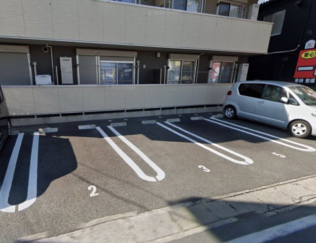 駐車場　駐車場に車を止められます