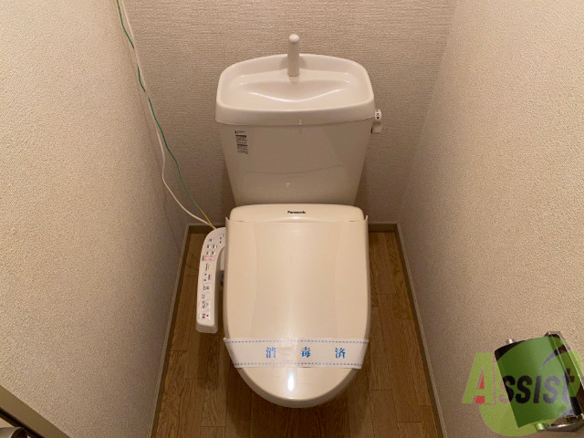 トイレ　ウォシュレット機能がついたトイレです。安心して使用できますね