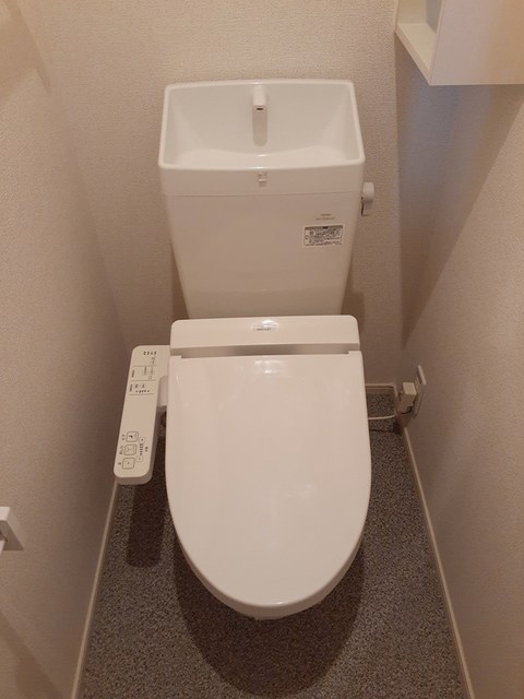 トイレ　温水洗浄便座つき！