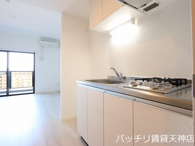 キッチン　別号室写真の為現況を優先致します。