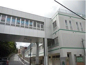 小学校　品川区立第三日野小学校（小学校）まで988m