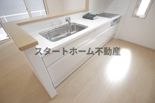 キッチン　コンパクトなキッチンで掃除もラクラク