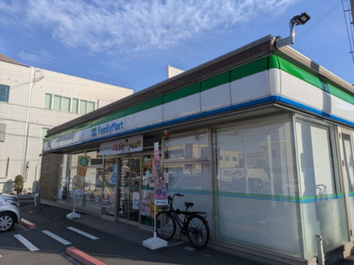 コンビニ　ファミリーマート 小牧新町店（コンビニ）まで686m