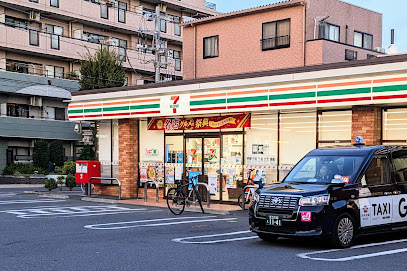 コンビニ　セブンイレブン 足立東和5丁目店（コンビニ）まで250m