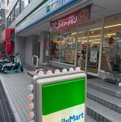 コンビニ　ファミリーマート 南本町店（コンビニ）まで490m
