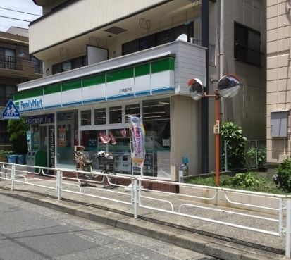 コンビニ　ファミリーマート川崎坂戸店（コンビニ）まで220m