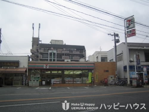 コンビニ　セブンイレブン粕屋原町駅前（コンビニ）まで94m