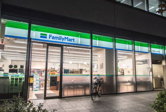 コンビニ　ファミリーマート晴海二丁目店（コンビニ）まで281m