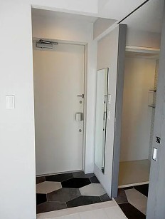 玄関　※掲載写真は別室のものです。