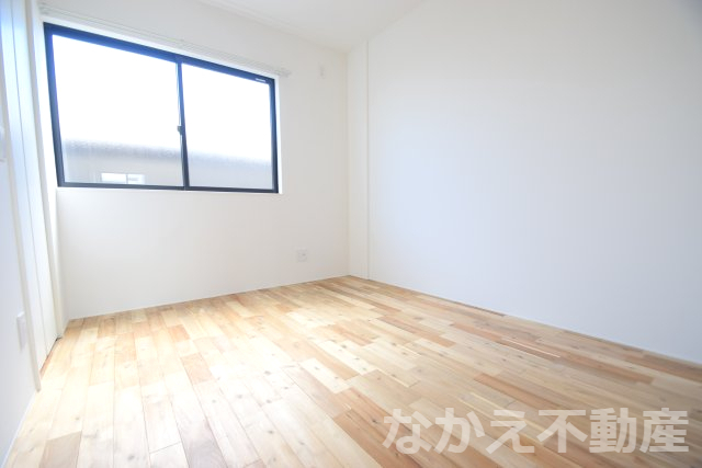 その他部屋・スペース　広くて明るい寝室